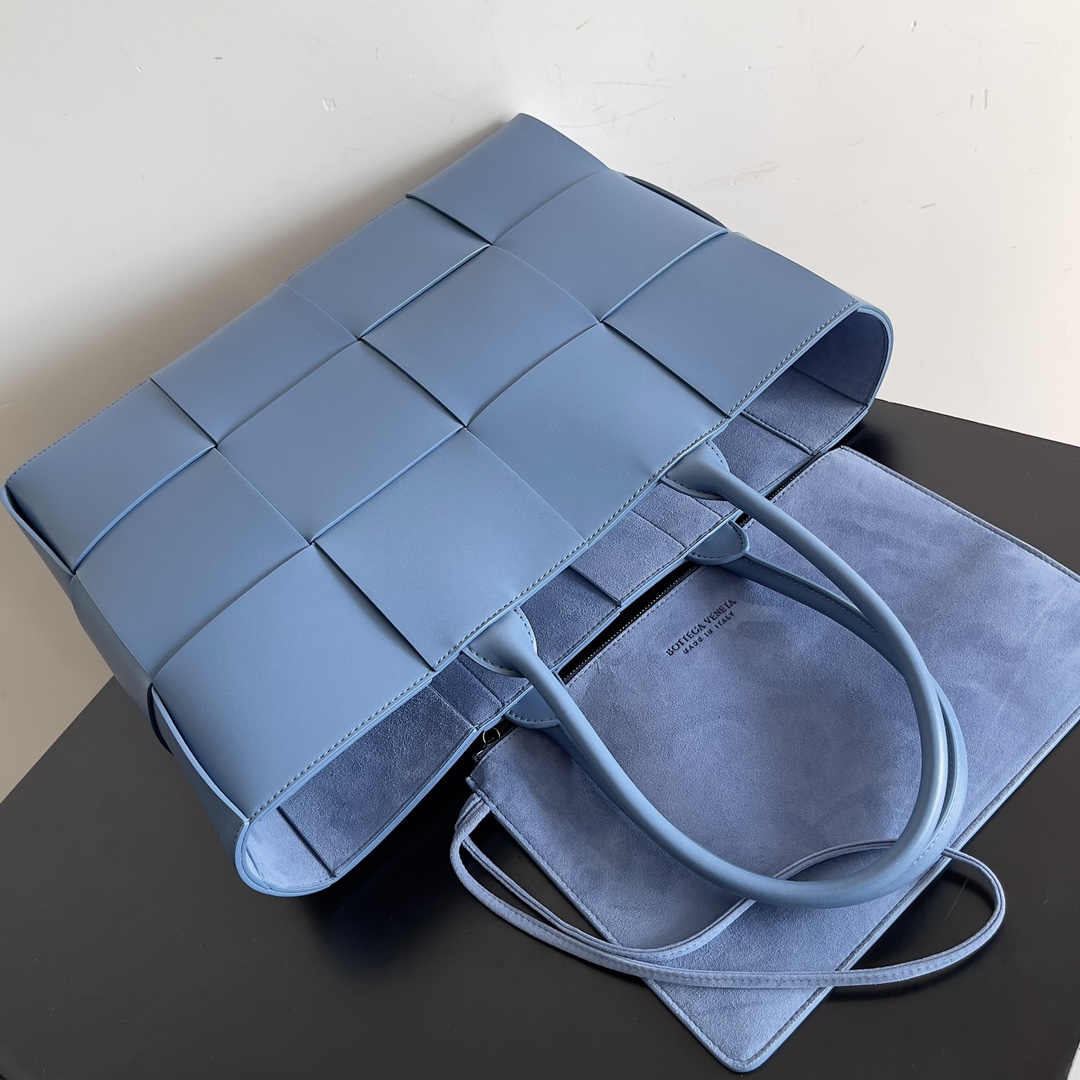 Bottega Veneta Shopping Bags